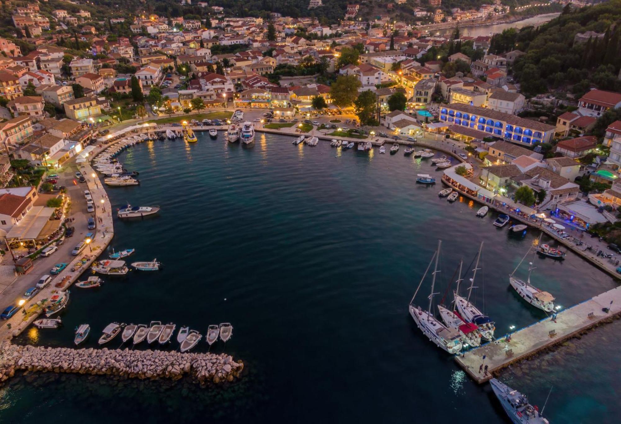 Kassiopi Piazza Suites Exterior photo