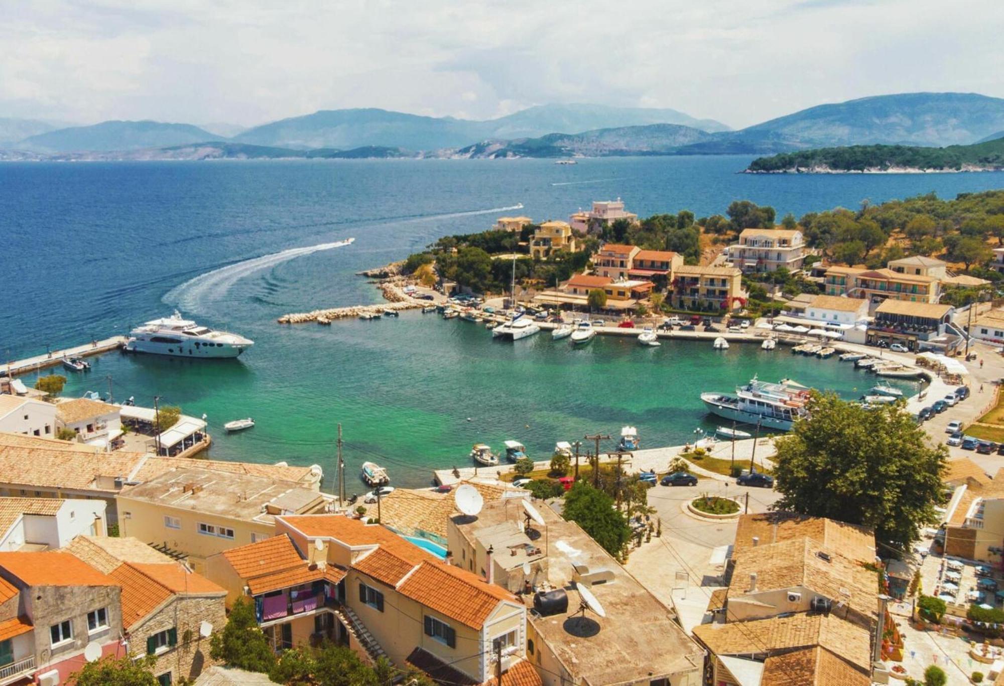 Kassiopi Piazza Suites Exterior photo